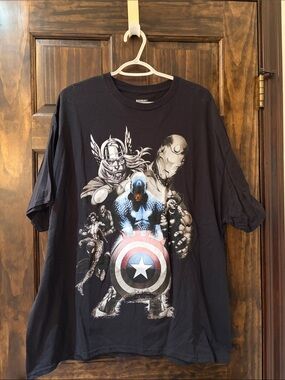 Marvel Black Short-Sleeve Tee with Captain America Shield Graphic
